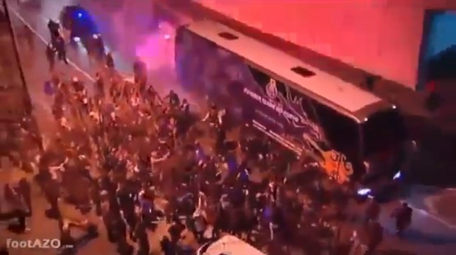 Des supporteurs fous attaquent le bus des joueurs du FC Porto