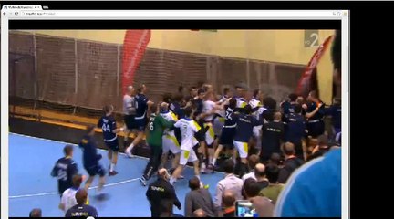 Une impressionnante bagarre générale lors d'un mach de handball entre la Slovénie et l'Ukraine