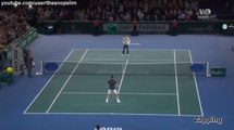 Zlatan Ibrahimovic joue au tennis avec Novak Djokovic sur le court de Paris-Bercy