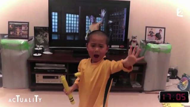 Le zapping du 08/02 : Un petit garçon imite Bruce Lee à la perfection !