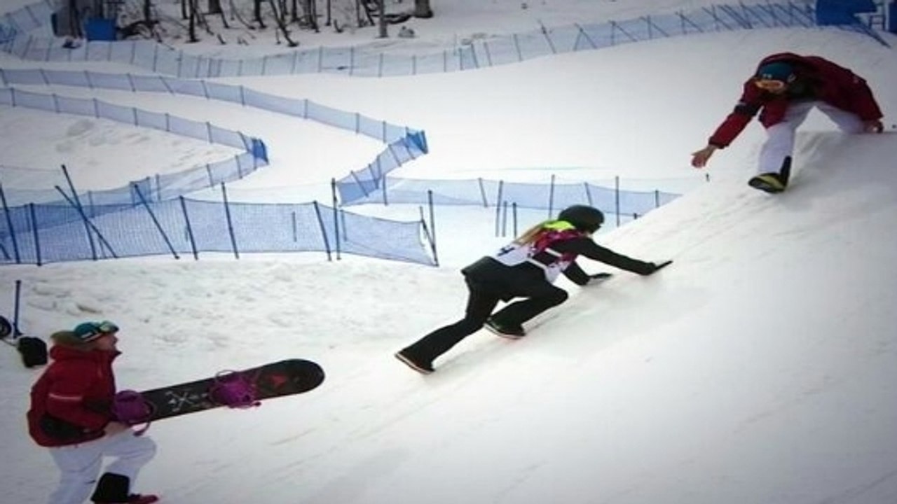 Sotchi 2014 : La chute hilarante d'Anna Gasser qui glisse en essayant de remonter la pente
