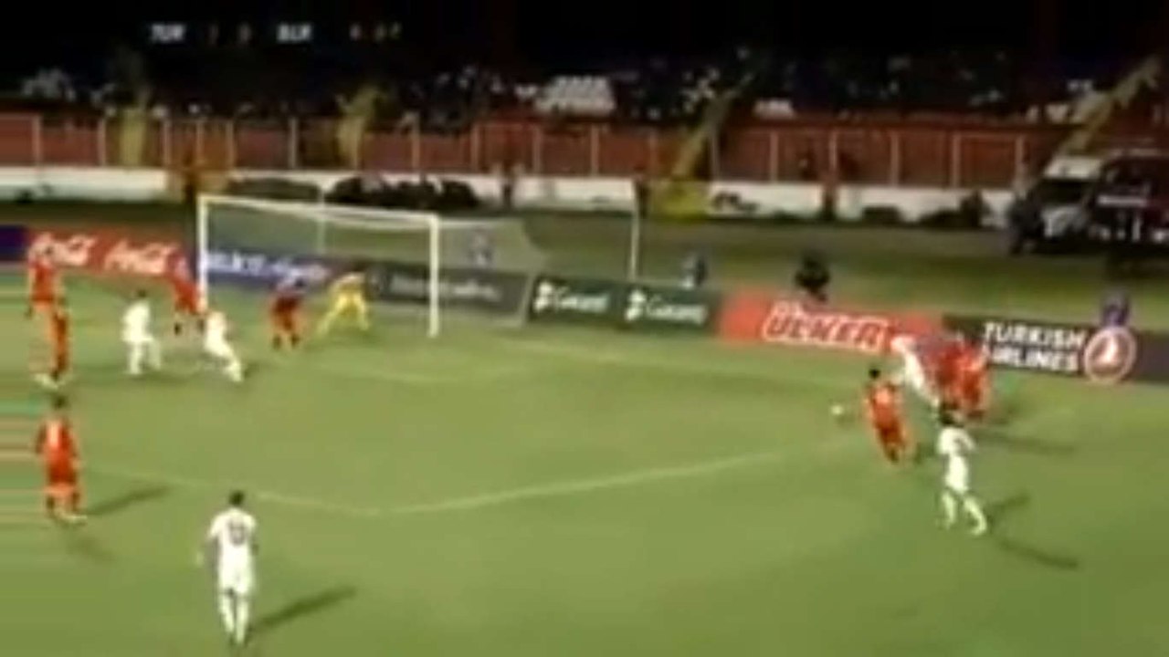 Les dribbles incroyables d'Alexander Hleb lors de Turquie - Biélorussie