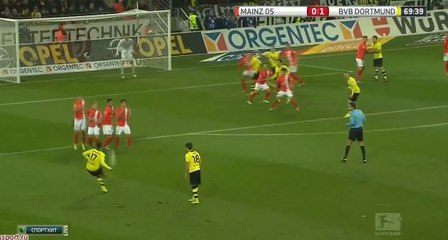 Le but de Pierre Emerick Aubameyang sur un superbe coup franc face à Mayence