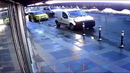 Hafif ticari aracın çalınması güvenlik kameralarına yansıdı