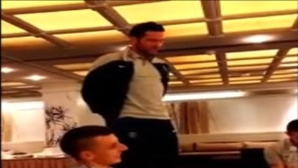 PSG : Le bizutage de Yohan Cabaye qui chante Papaoutai de Stromae