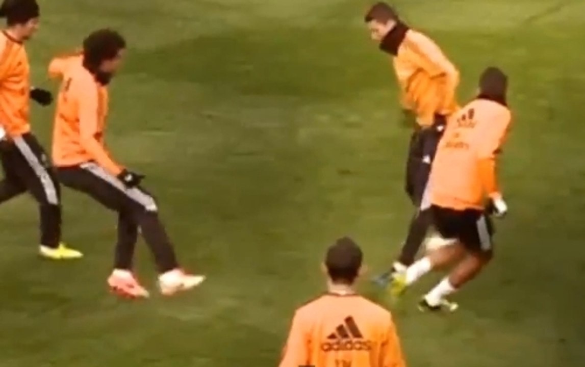 Real Madrid : Cristiano Ronaldo humilie Pepe à l'entraînement d'un geste incroyable du talon
