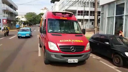 Celta e Mercedes se envolvem em colisão de trânsito na Rua Erechim, no Centro