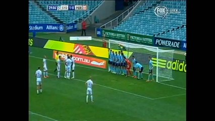 L'action la plus ridicule du monde sur un coup-franc en Australie