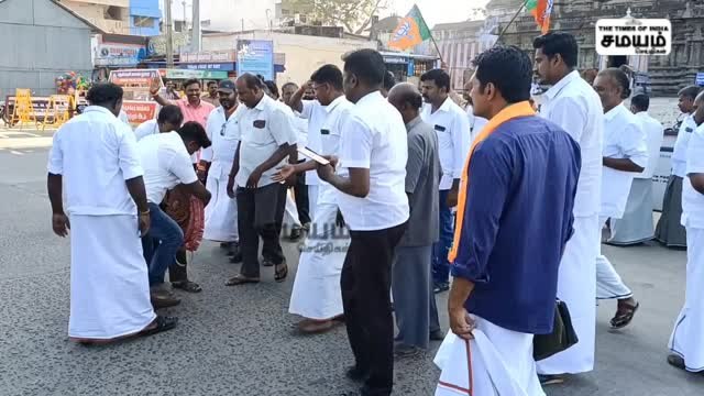 பாஜக வெற்றி; தென்காசியில் இனிப்பு வழங்கி கொண்டாட்டம்!
