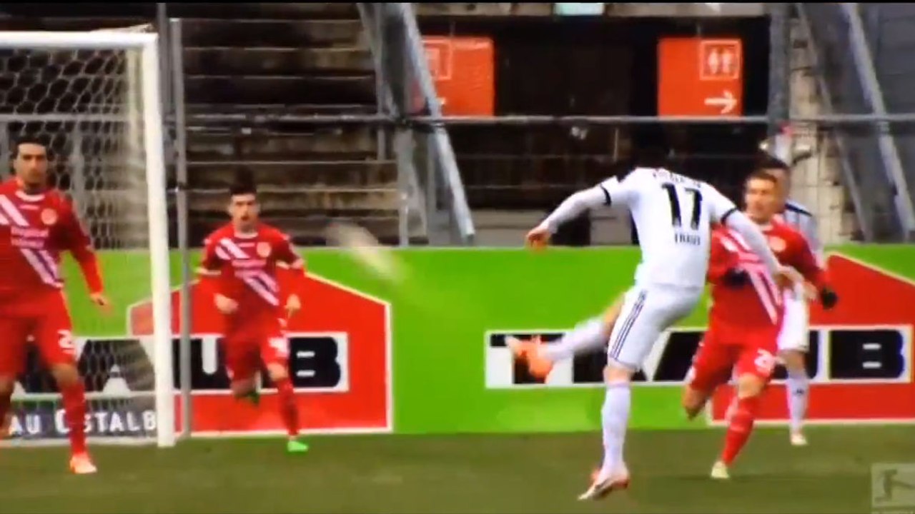 La but magnifique de Sascha Traut : une reprise de volée en pleine lucarne