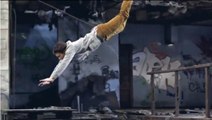 Freeruning : Il réalise des acrobaties incroyables dans une usine désaffectée