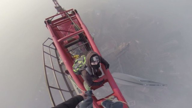 La vertigineuse escalade de deux Russes au sommet de la Shangaï Tower à 650 mètres de haut