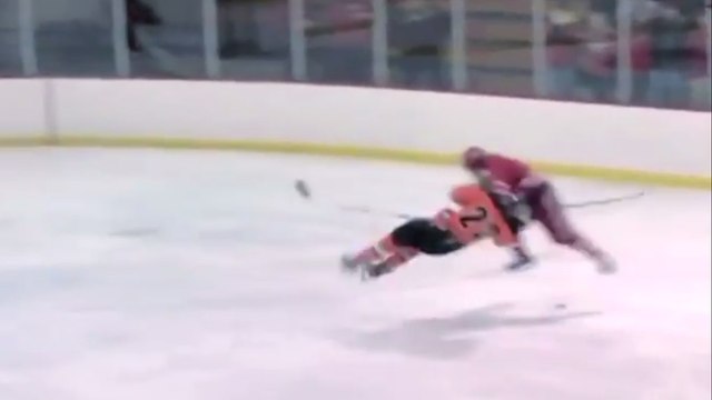 Un énorme K.O. en hockey sur glace féminin