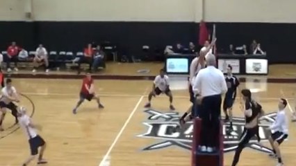 Volley-ball : Un joueur violemment assommé par le smash d'un adversaire