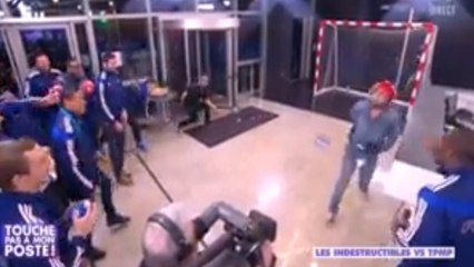 Insolite : Les handballeurs de l'équipe de France bombardent Cyril Hanouna dans Touche pas à mon poste