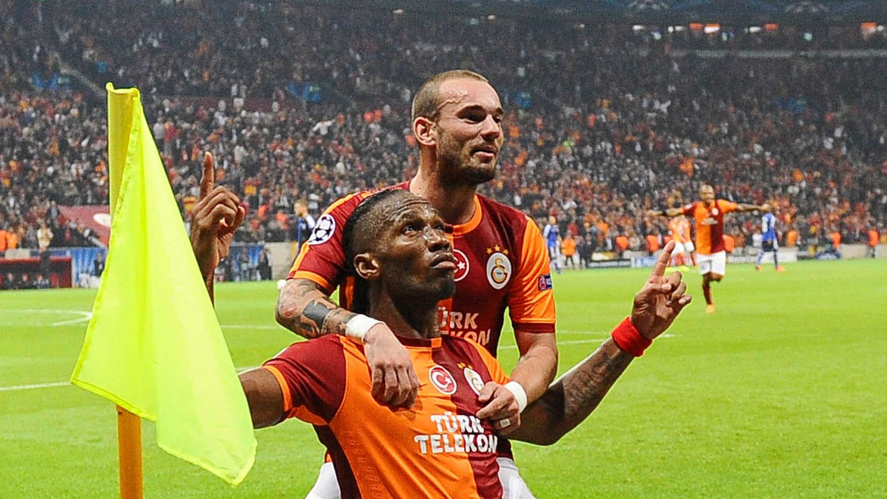 La madjer de Didier Drogba, la passe des fesses de Wesley Sneijder