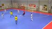 Un gardien marque un but incroyable sur un dégagement de sa surface en ... futsal