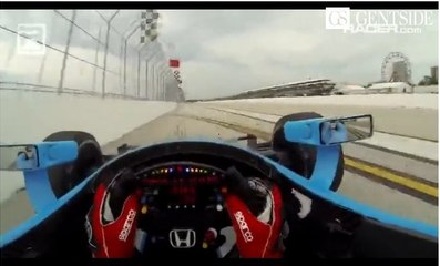 Vivez un tour de circuit à toute vitesse dans l'IndyCar de Simon Pagenaud en caméra embarquée