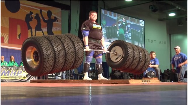 Zydrunas Savickas devient l'homme le plus fort du monde en soulevant 523 kg