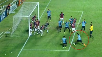 Un incroyable raté sur coup franc indirect en Copa Libertadores