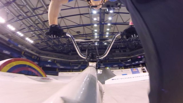 Vivez l'expérience d'un skate-park en BMX et skate-board en caméra embarquée