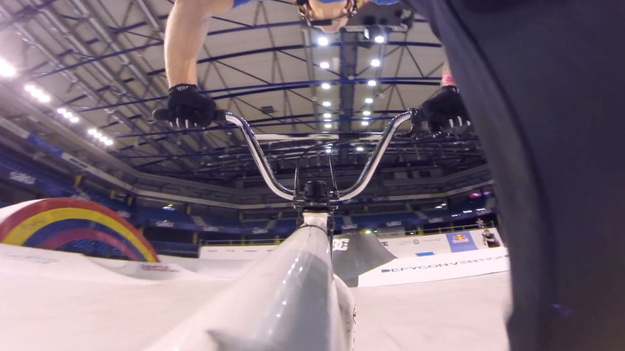 Vivez l'expérience d'un skate-park en BMX et skate-board en caméra embarquée