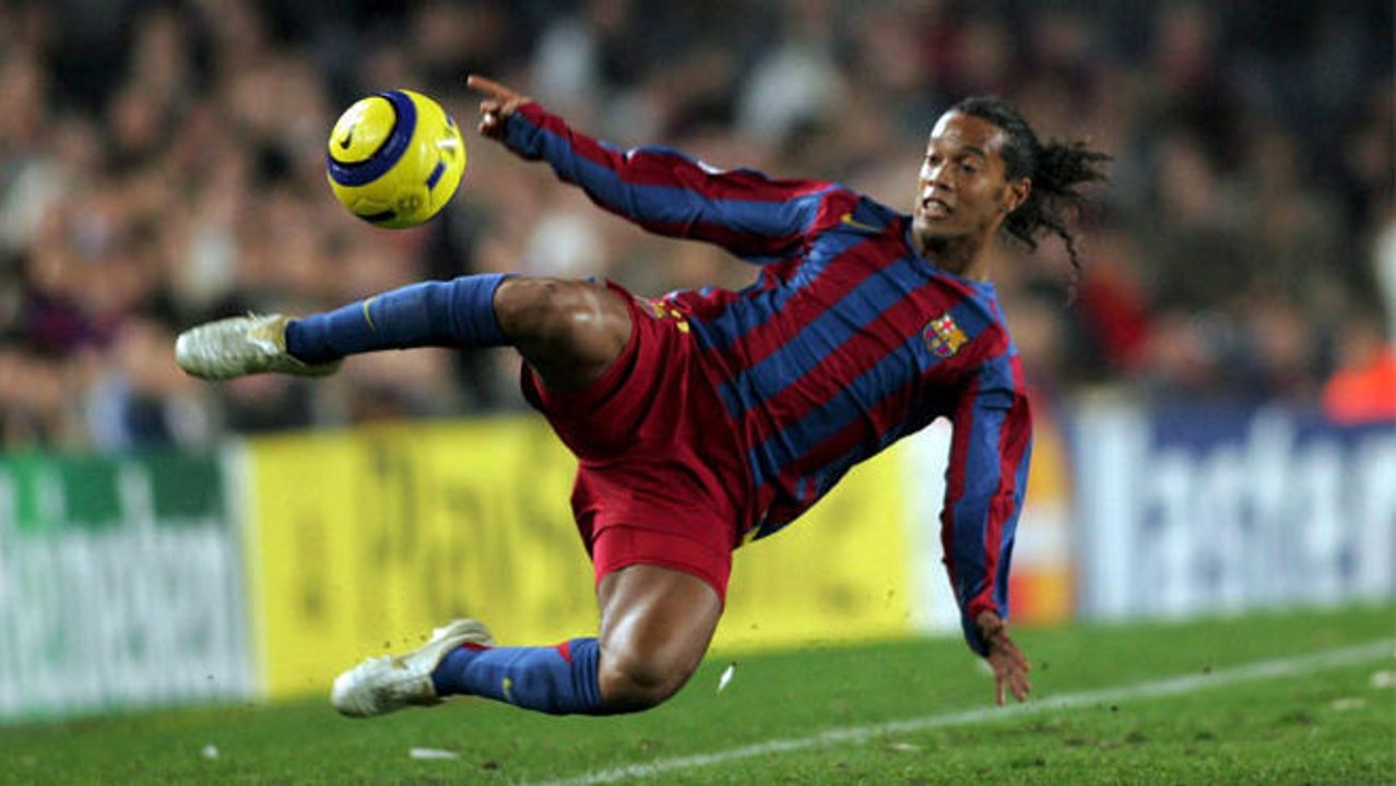 Ronaldinho : Compilation de ses plus beaux dribbles et gestes techniques