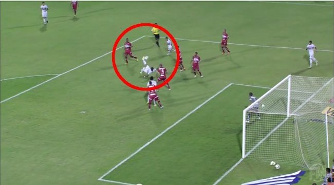 Le but magnifique d'Ademilson sur un retourné acrobatique avec São Paulo en Coupe du Brésil