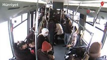 Otobüs güzergahını değiştirip bayılan yolcuyu hastaneye yetiştirdi... O anlar kamerada