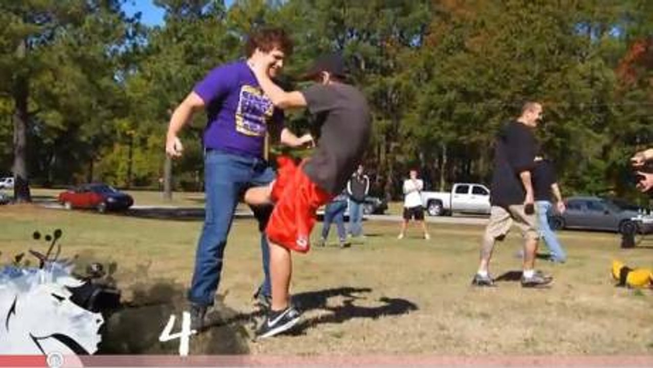 Découvrez une tentative de record du monde de coups de pieds dans les testicules en vidéo