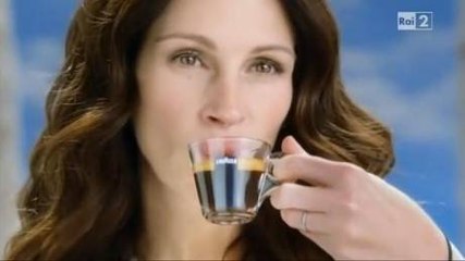 Découvrez Julia Roberts dans une publicité pour du café en vidéo
