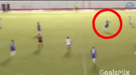 Un amateur brésilien se prend pour Pelé en marquant un but d'anthologie sur une reprise de 55 mètres