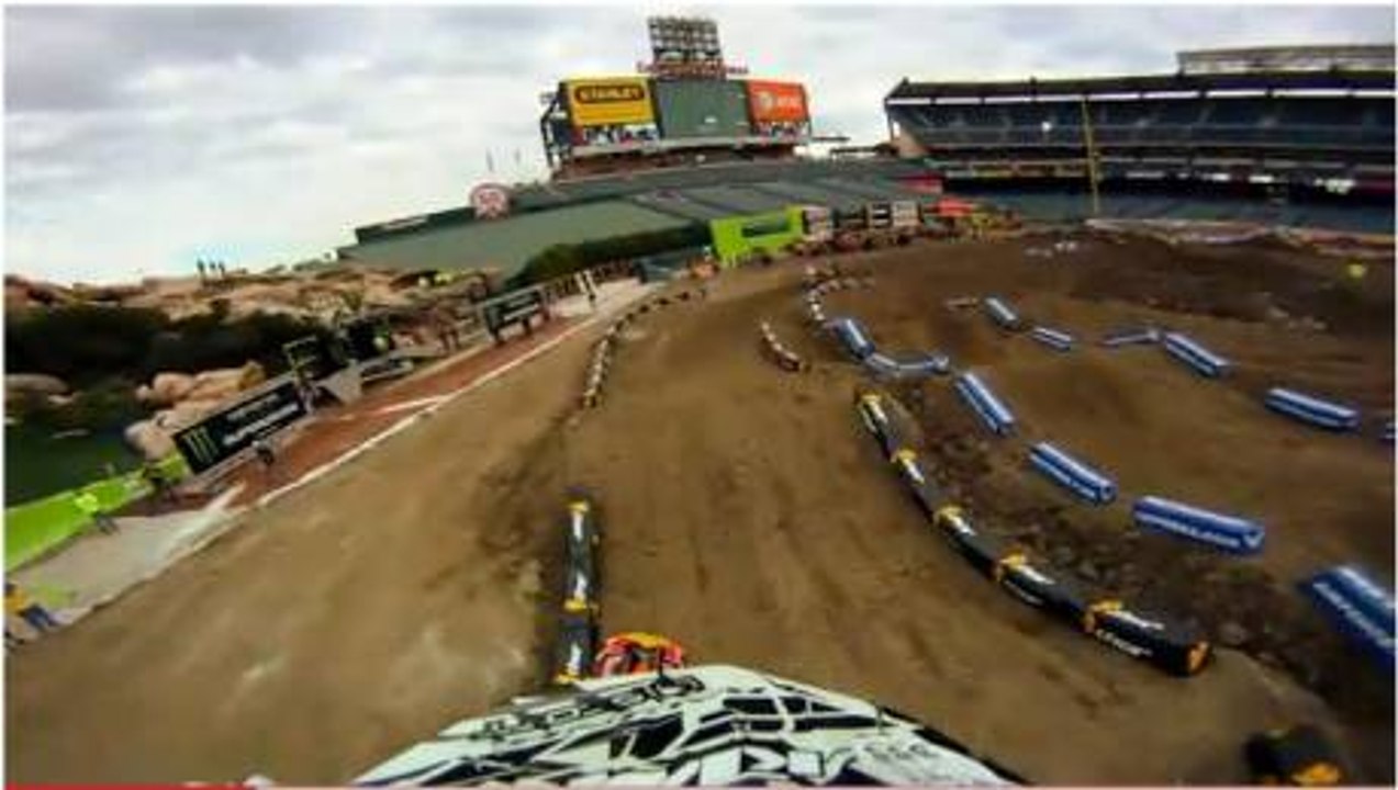 Caméra embarquée sur une piste de motocross