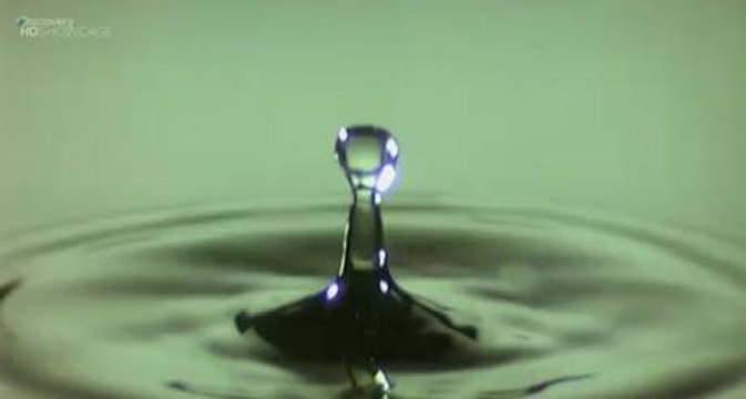 Découvrez la chute d'une goutte d'eau filmée au ralenti en vidéo