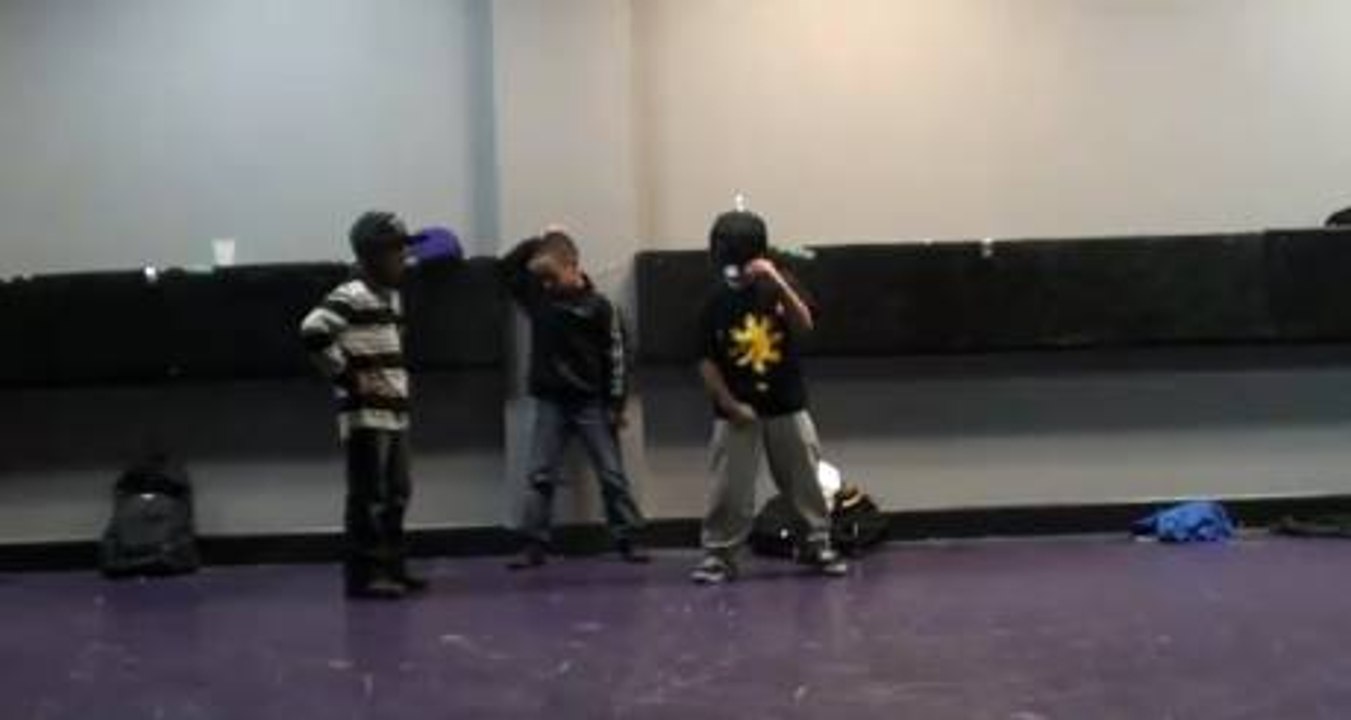 Ces enfants dansent le Krump comme des adultes en vidéo