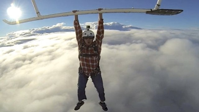 Base jump : Un saut impressionnant depuis un hélicoptère en caméra embarquée