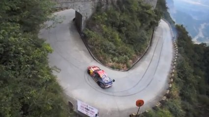 Découvrez le circuit automobile le plus fou et le plus dangereux du monde en Chine