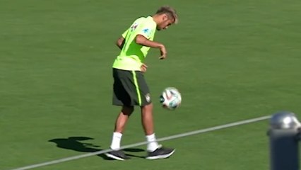 Les jongles de Neymar à l'entraînement avec le Brésil