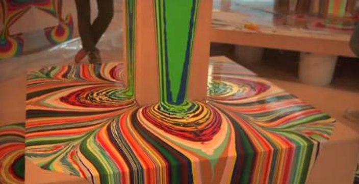 Découvrez des oeuvres d'art issues de coulures de peinture en vidéo