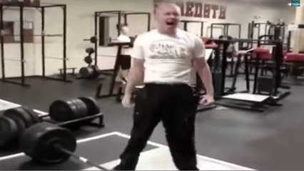 Fail : Il s'évanouit après avoir soulevé ses haltères