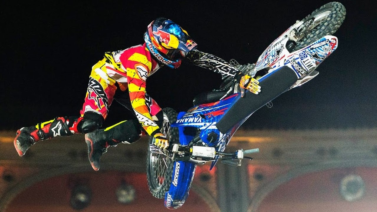 Freestyle Motocross : Tom Pagès entre dans l'Histoire grâce à un Bike Flip époustouflant
