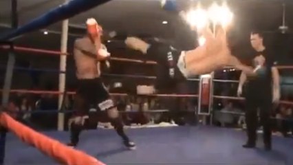 Kick Boxing : Il se met KO tout seul