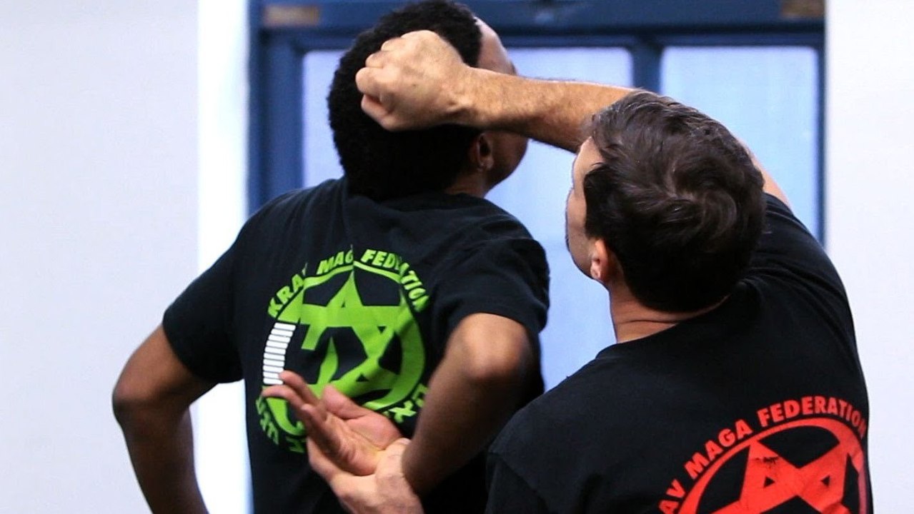 Self Defense : Apprenez à effectuer une clef de bras efficace