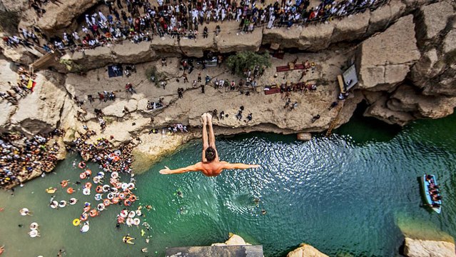 Cliff Diving : Le plongeon parfait de Jonathan Paredes à 27 mètres de haut en Norvège