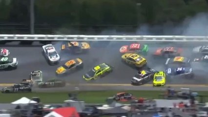 Le carambolage le plus fou de l'année avec 26 voitures en Nascar