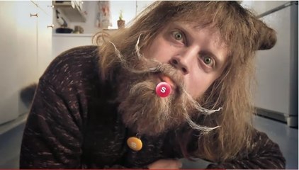 "Léchez l'arc-en-ciel" par Skittles