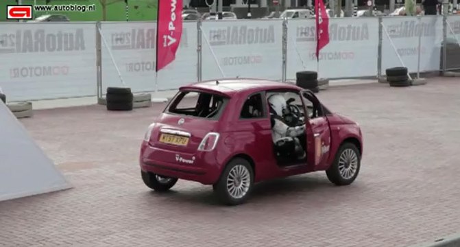 Découvrez un looping réalisé avec une Fiat 500 en vidéo