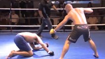 MMA : Un combattant incapable d'attaquer décide d'abandonner