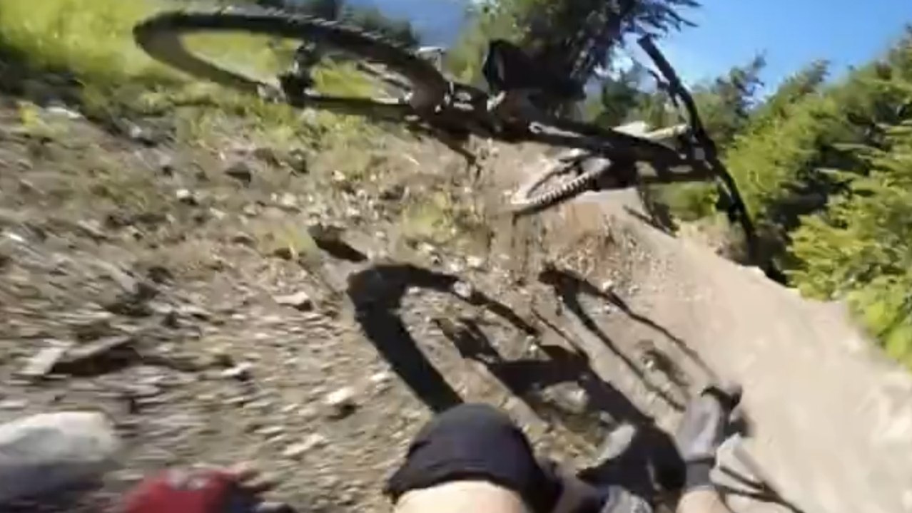 VTT : Une chute très violente filmée en caméra embarquée