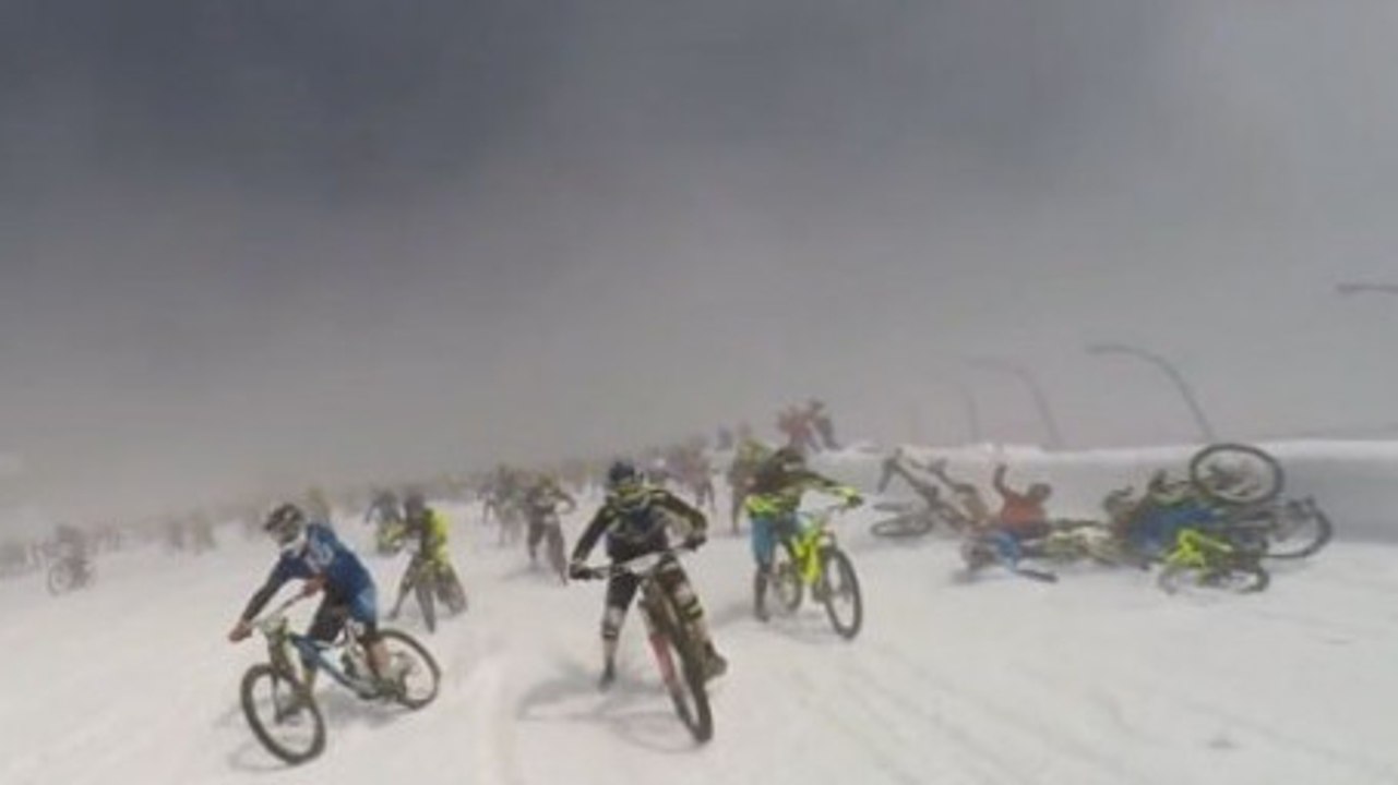 VTT : 600 riders font la course sur le glacier des 2 Alpes